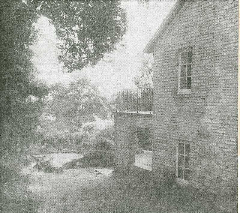 Side view of Mr. and Mrs. B. L. Van Etten's home at 408 South Third St, Mt. Vernon.
